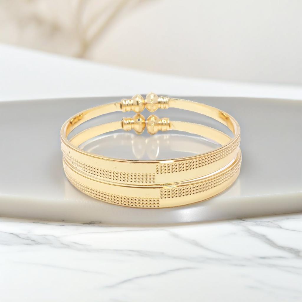 Gold Tone Design Bangle Bracelet Set